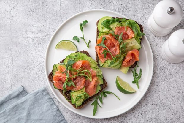 Toast with avocado and salmon