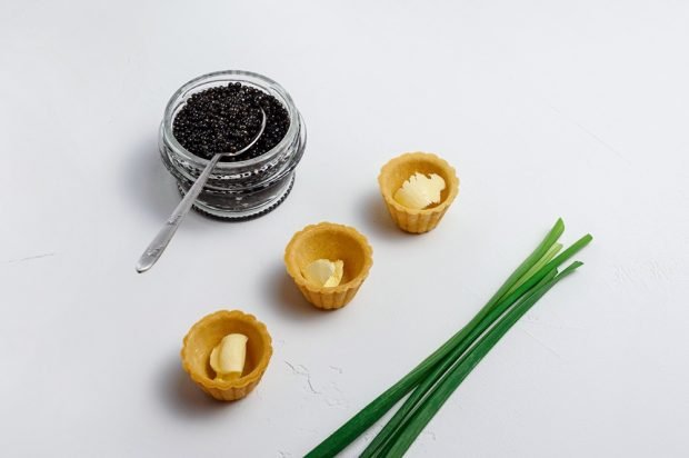 Tartlets with halibut caviar