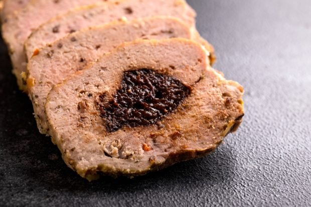 Meat loaf with prunes – a simple and delicious recipe, how to cook step by step