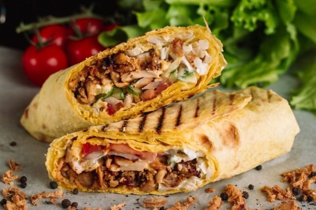 Shawarma with chicken, ground beef and fresh vegetables