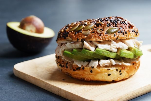 Sandwich with boiled chicken and avocado