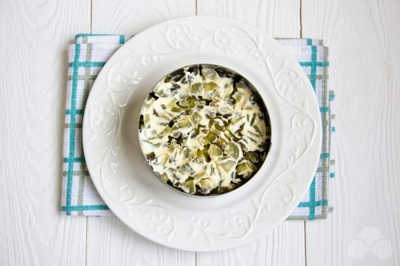 Festive puff salad with beef and prunes: photo of recipe preparation, step 7