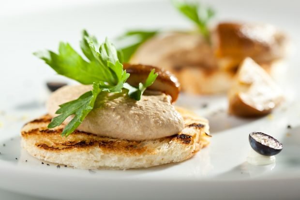 Turkey pate in an autoclave