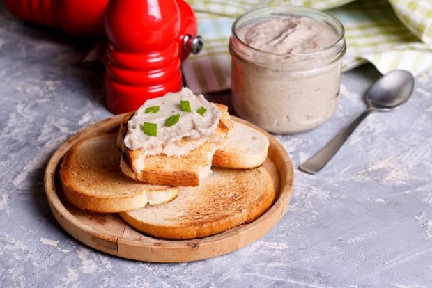 Bean paste with walnuts and garlic