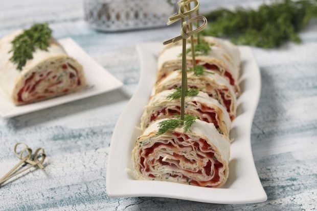 Lavash roll with red caviar and feta is a simple and delicious recipe, how to cook step by step