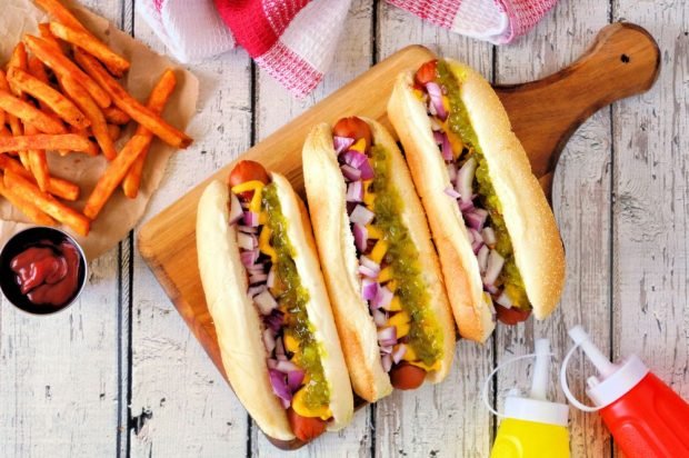 Hot dogs with onions and pickle sauce