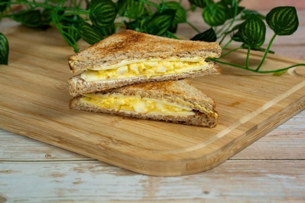 Egg sandwich in a frying pan 