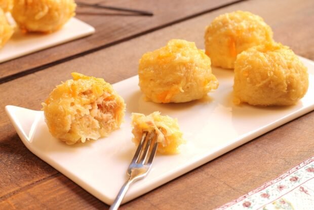 Potato balls with tuna and cheese