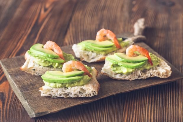 Avocado and shrimp sandwiches