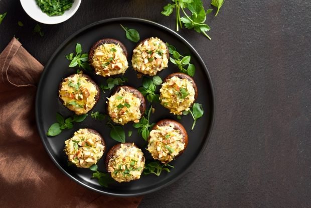 Stuffed mushrooms with cheese 