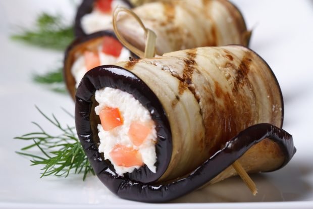 Eggplant rolls with cottage cheese