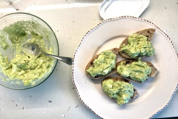 Avocado butter for sandwiches 