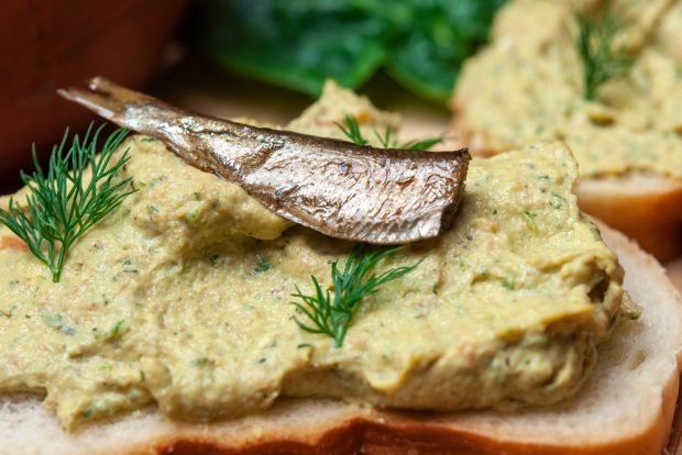 Sprat pate with egg and melted cheese