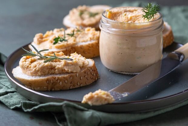 Mousse of smoked red fish and cream cheese 