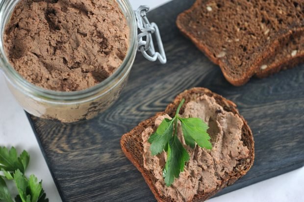 Chicken liver pate with egg