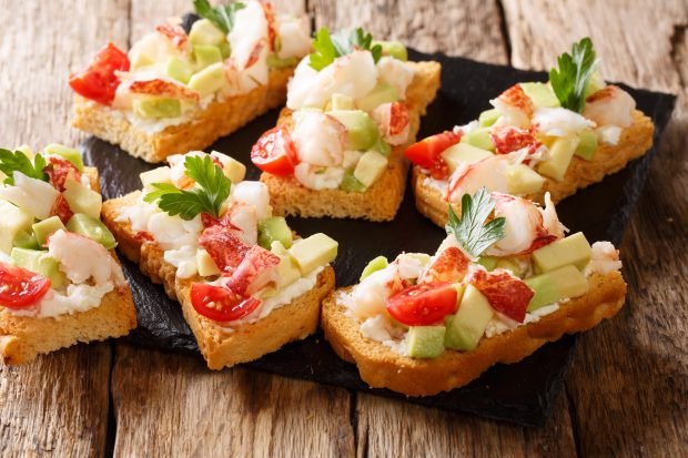 Bruschetta with crab and avocado