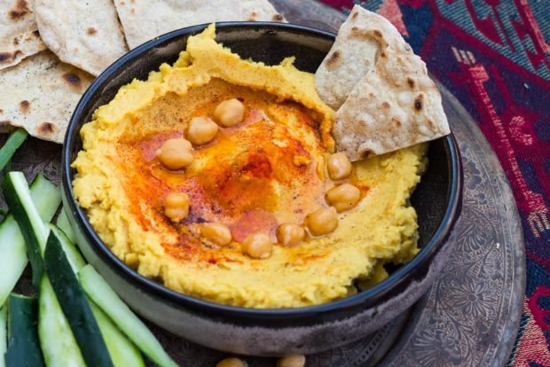 Carrot hummus at home