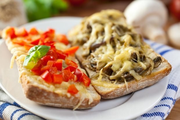 Sandwiches with mushrooms and cheese in the oven