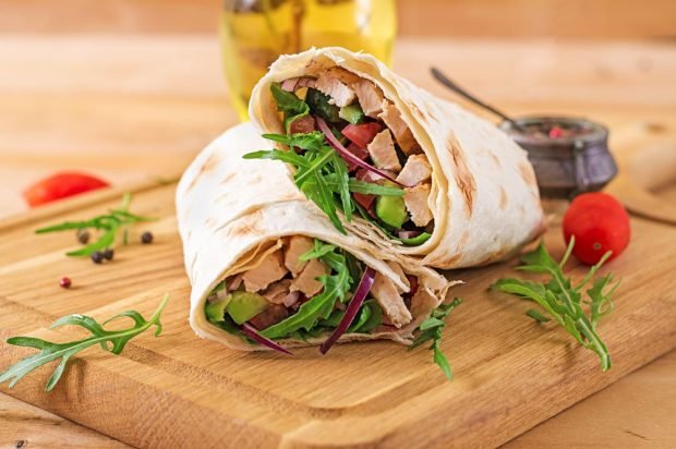 Shawarma with chicken, arugula, cucumbers and tomatoes – a simple and delicious recipe, how to cook step by step