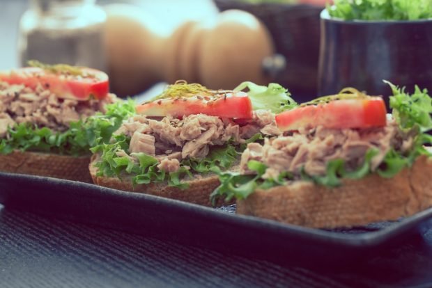 Canned tuna sandwiches 