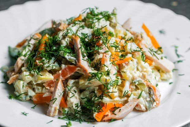 Salad with carrots and ham 