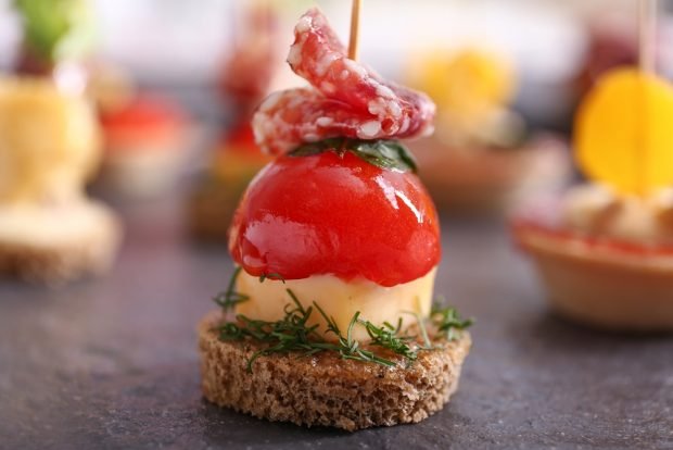 Canapes with salami and cheese