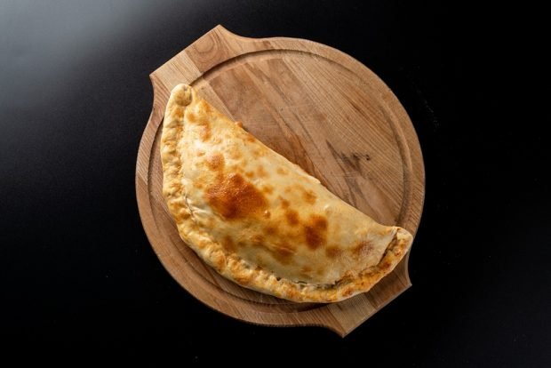 Calzone with minced meat is a simple and delicious recipe, how to cook step by step