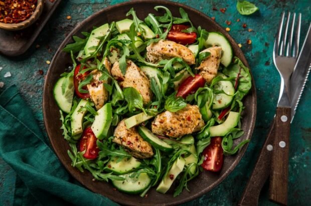 Turkey, avocado and arugula salad