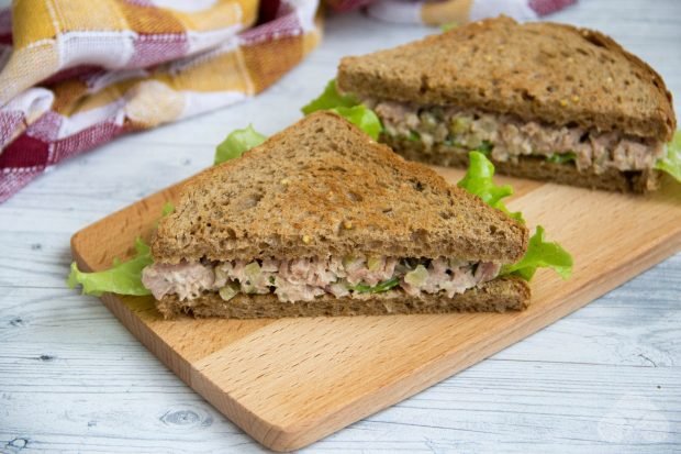 Tuna and pickles sandwiches