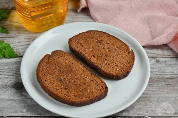 Sandwiches with herring under a fur coat: photo of recipe preparation, step 2