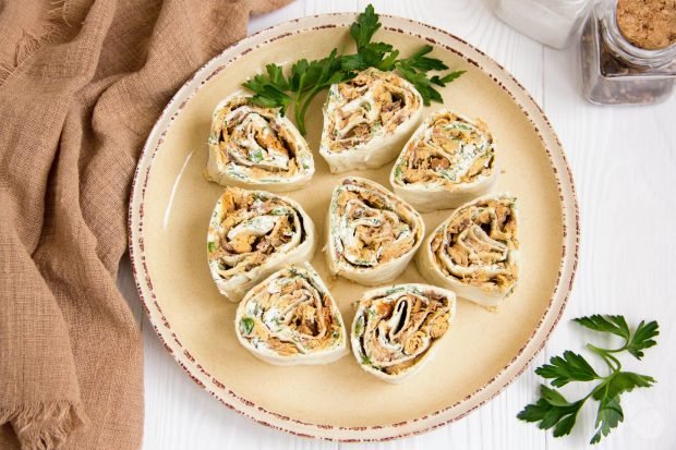 Lavash roll with canned fish – a simple and delicious recipe with photos (step by step)