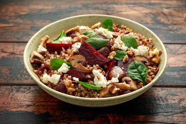 Salad with buckwheat, beetroot and mushrooms