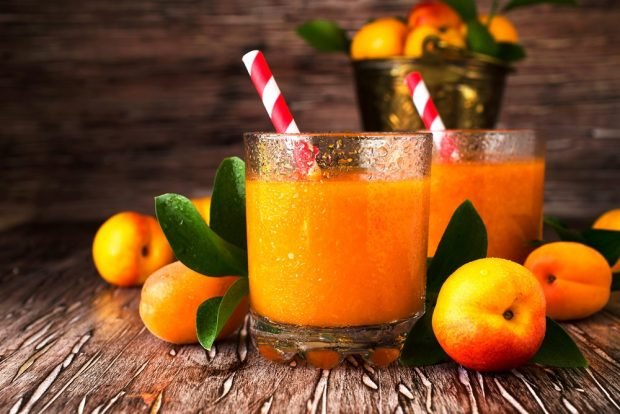 Apricot juice with pulp 