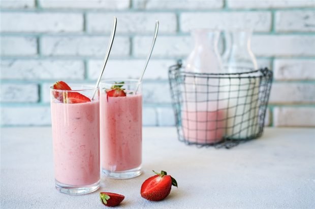 Smoothie with yogurt is a simple and delicious recipe, how to cook step by step