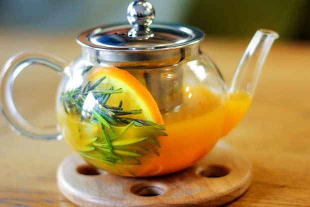 Tea with rosemary and orange 