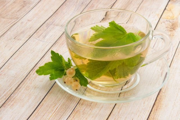 White currant compote