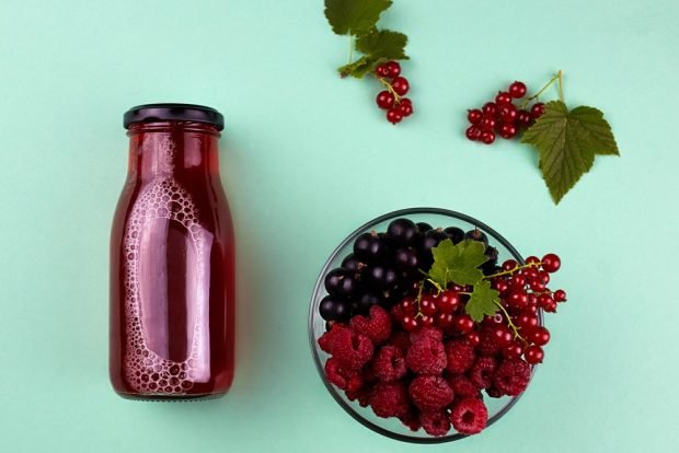 Currant compote with raspberries