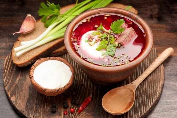 Borscht with beef in a slow cooker