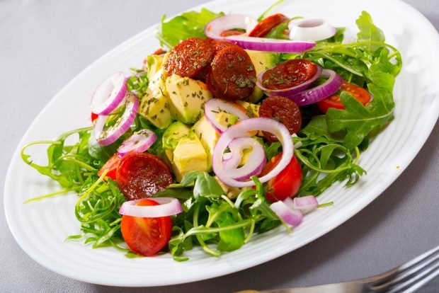 Salad with smoked sausage and avocado