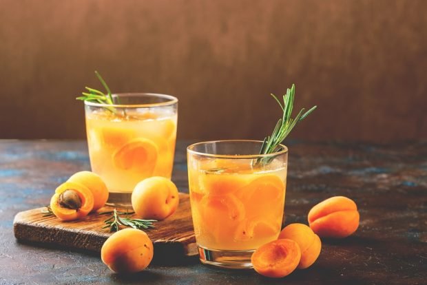 Apricot compote with rosemary 