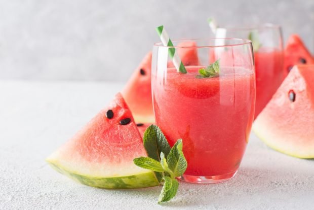 Watermelon smoothie with mint