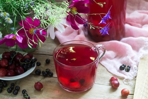 Gooseberry and currant compote