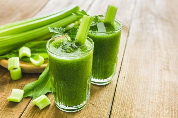 A celery smoothie in a blender 