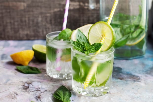 Lemonade with basil and mint 