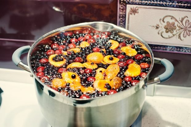 Compote of berries and apricots 