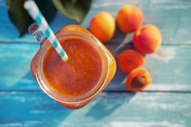 Apricot smoothie is a simple and delicious recipe, how to cook step by step