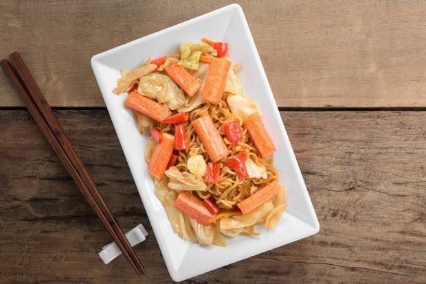 Salad with pickled Peking cabbage and noodles