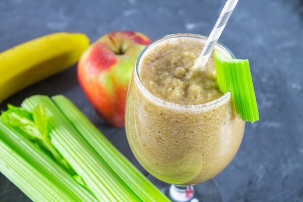 Celery and banana smoothie