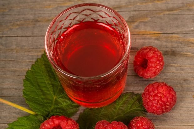 Raspberry compote with spices 