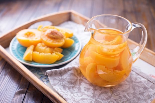 Compote of peaches and apricots 